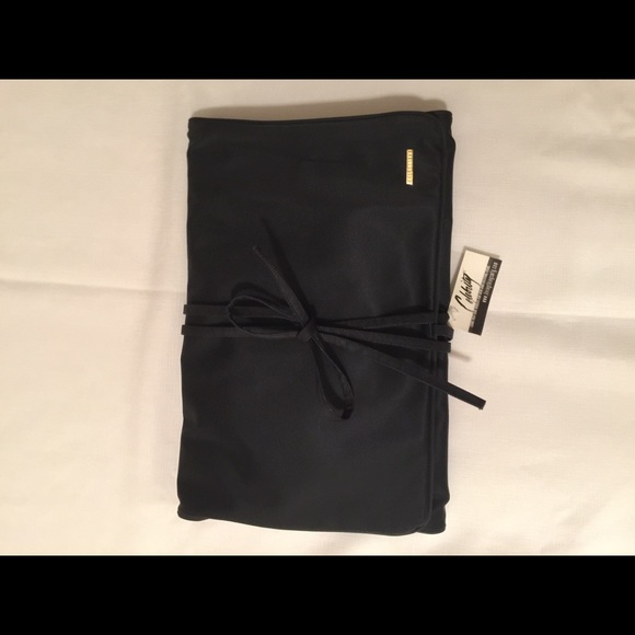 Celebrity Black Waterproof Travel Hanging Bag - Picture 3 of 3